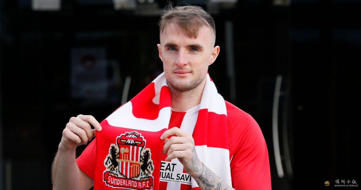 0_Sunderland-Unveil-New-Signing-Carl-Winchester.jpg